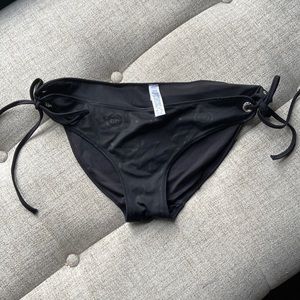 Victoria’s Secret | Black bikini bottoms size M